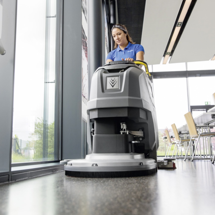 Самоходна акумулаторна подопочистваща машина Karcher BD 50/55 W Bp Pack 115Ah - Image 5